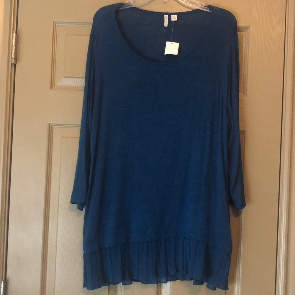NWT XL beautiful blue tunic top